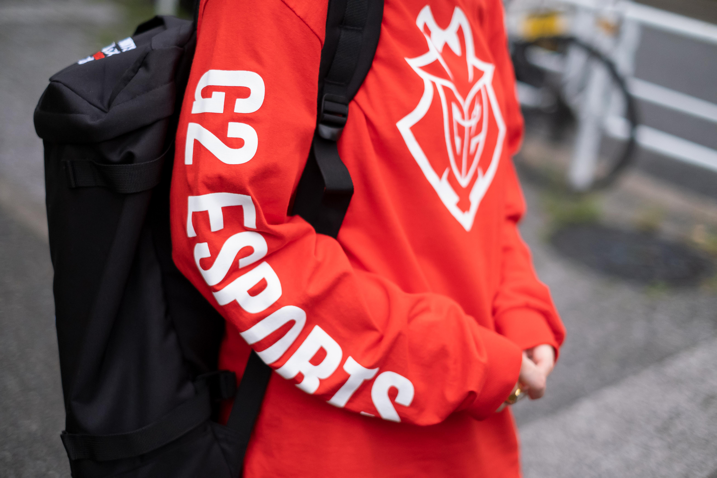 G2 Esports エッセンシャル ロングスリーブ Tシャツ（レッド）